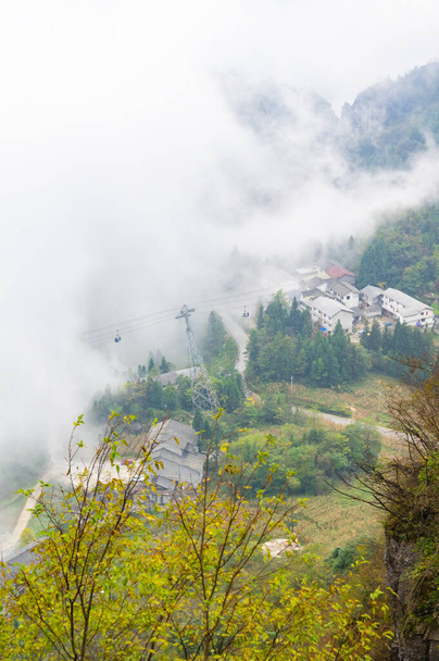 Herfst landschap van Jianshiye Drie Gorges Scenic Area in Enshi, Hubei, China - Foto, afbeelding
