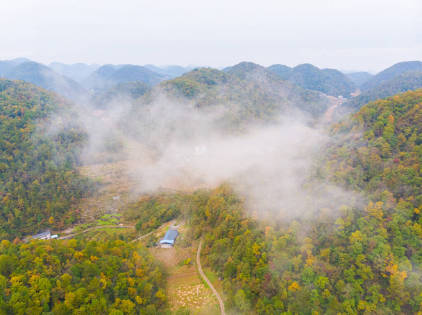 江西省、湖北省、中国のJianshiye三峡風景区の秋の風景 - 写真・画像
