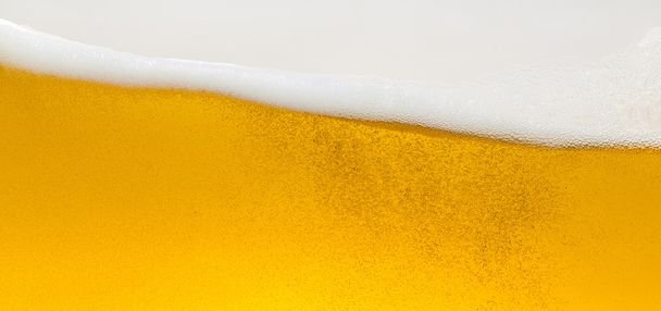 piwo beerfoam beerglass złota pianka korony pianki fala oktoberfest alkohol browar restauracja pils - Zdjęcie, obraz