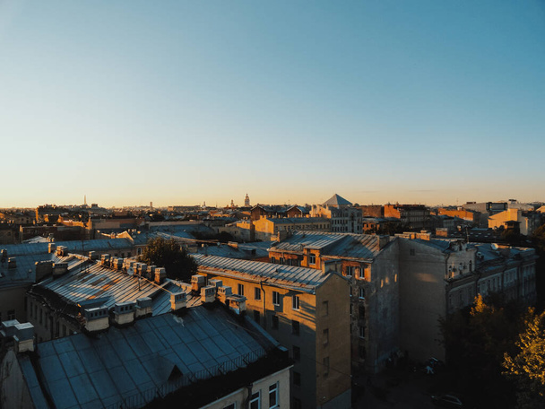 Saint Petersburg, Russia, August, 20, 2020. View of Ligovsky prospect from the rooftop. Youth district, fashion movement, urbanism, in one of the places of the city of St. Petersburg on Ligovsky. - Foto, imagen
