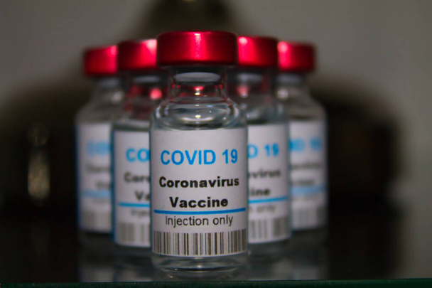 grupo de vacunas Covid 19 listo en laboratorio - Foto, imagen