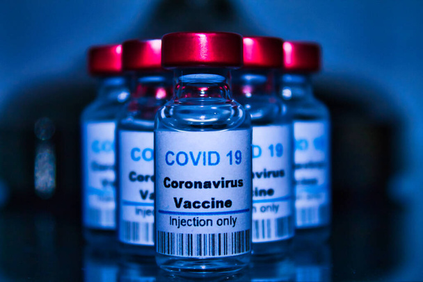 groep vaccins Covid 19 klaar in laboratorium - Foto, afbeelding