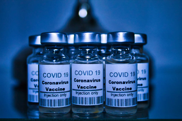 groupe de vaccins Covid 19 prêt en laboratoire - Photo, image