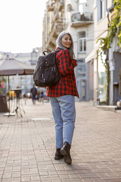 Mature pale hair stylish woman lifestyle portrait outdoors in city - Φωτογραφία, εικόνα