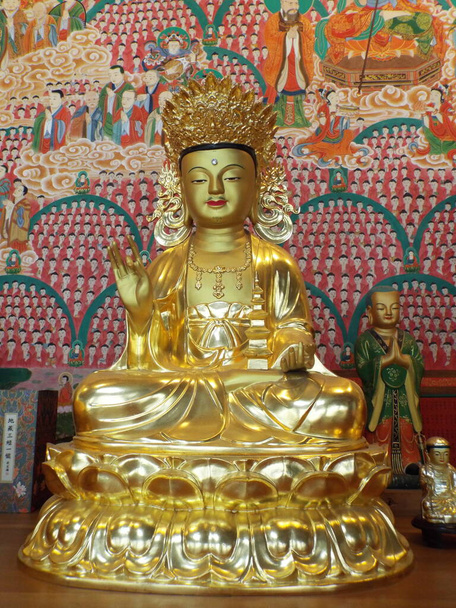 Μπουσάν, Νότια Κορέα, 29 Σεπτεμβρίου 2016: Γλυπτική του Χρυσού Βούδα σε ναό του Μπουσάν - Φωτογραφία, εικόνα
