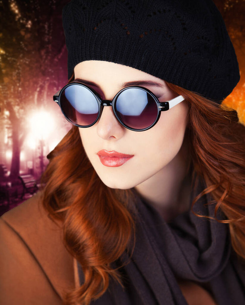 Style woman in sunglasses in night alley - Φωτογραφία, εικόνα