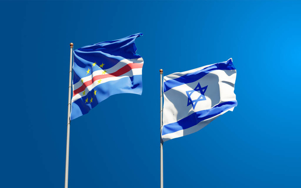 Όμορφες εθνικές σημαίες του Ισραήλ και του Πράσινου Ακρωτηρίου μαζί στο φόντο του ουρανού. Έννοια τρισδιάστατης τέχνης. - Φωτογραφία, εικόνα