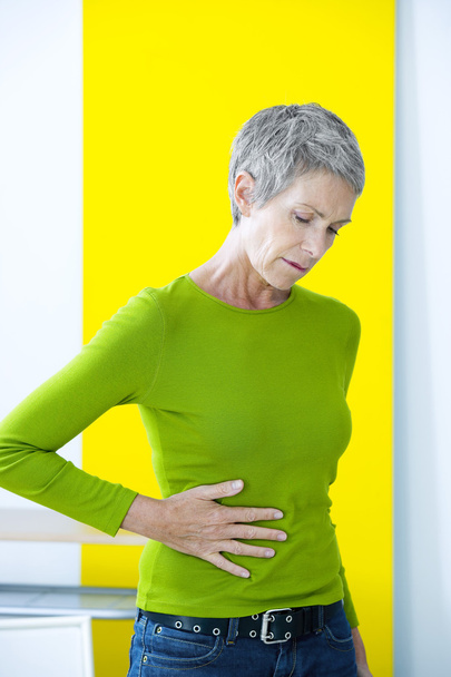 Douleur abdominale chez une personne âgée
 - Photo, image