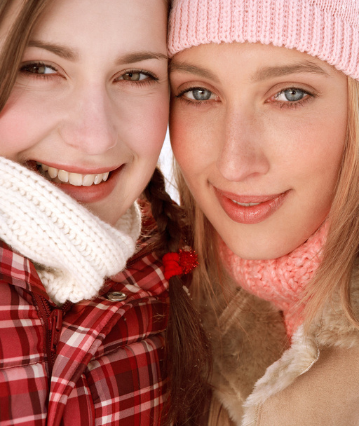 Chicas amigas en invierno
 - Foto, imagen