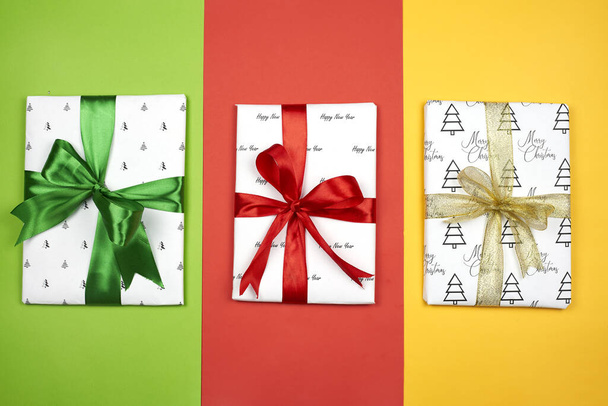 Caja de regalo X-mas en blanco - Foto, Imagen