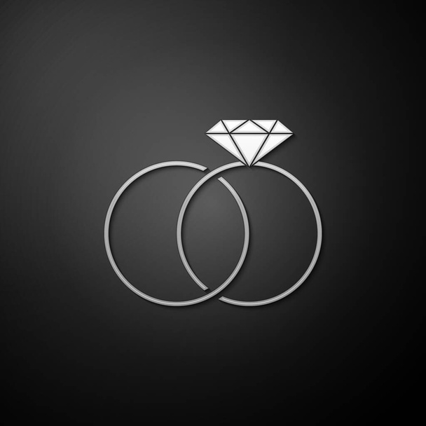 Stříbrné svatební prsteny ikona izolované na černém pozadí. Šperk nevěsty a ženicha. Ikona manželství. Ikona diamantového prstenu. Dlouhý stínový styl. Vektor. - Vektor, obrázek