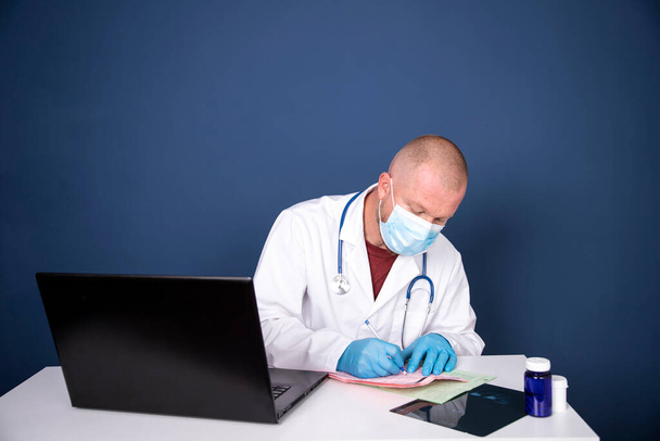 Male doctor consulting patient by online video call on laptop. Remote online medical chat consultation, tele medicine distance services, virtual physician conference call, telemedicine concept.  - Foto, Imagem