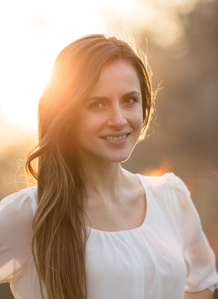 Portret meisje zonsondergang - Foto, afbeelding