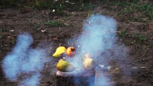 Explosion of a pear. Slow motion - Séquence, vidéo