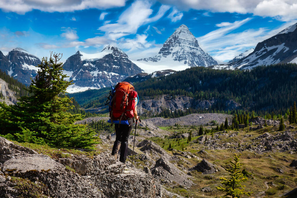 Adventure Backpacking in the Iconic Mt Assiniboine Provincial Park - Zdjęcie, obraz
