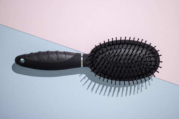 Una foto de estudio de un cepillo para el cabello - Foto, imagen