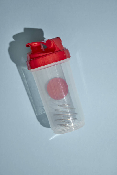 A studio photo of a shaker bottle - Φωτογραφία, εικόνα