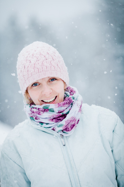 Happy Cute Woman Enjoying Winter - 写真・画像