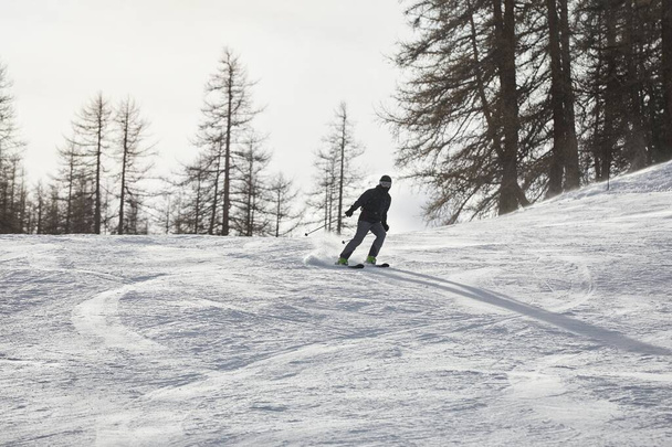 Skiing in the winter snowy slopes - Fotó, kép