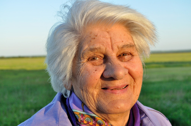 Egy idős nő portréja - Fotó, kép