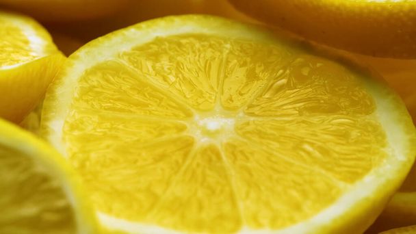 Gros plan d'une tranche de citron - Photo, image