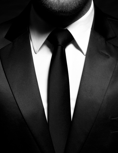Caballero en traje negro y corbata
 - Foto, Imagen