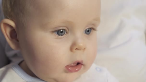 Dětská tvář zblízka - Záběry, video