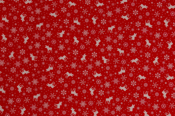 Рождественские праздники композиция на красном фоне с копированием пространства для текста - Фото, изображение