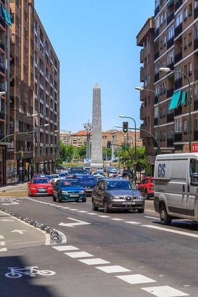ZARAGOZA, SPAIN - MAY 26, 2017: This is street traffic along the Maria Agustin Avenue to the Europe Square with the Europe obelisk installed there. - Foto, immagini