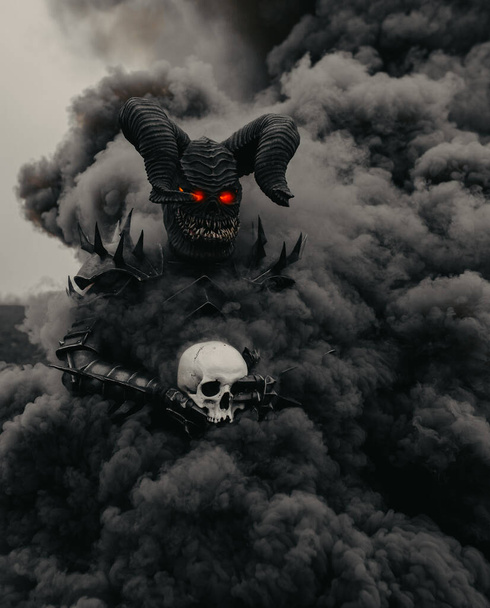 Guerrero mutante se para con ojos brillantes y sostiene el cráneo humano en sus manos contra un fondo de humo negro. - Foto, imagen