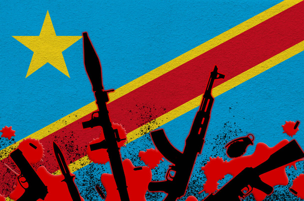 República Democrática do Congo bandeira e várias armas a sangue vermelho. Conceito para ataque terrorista ou operações militares com resultado letal. Tráfico de armas - Foto, Imagem