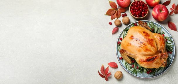 Happy Thanksgiving Day, banner design. Traditional cooked turkey and autumn decor on light table, flat lay with space for text - Φωτογραφία, εικόνα