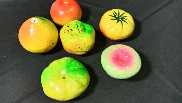 estoque de frutas de brinquedo colorido elegante na loja - Foto, Imagem