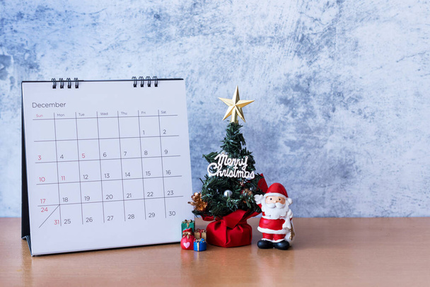 December calendar and Christmas decoration - Santa Clause, tree and gift on wooden table. Christmas and Happy new year concept - Valokuva, kuva