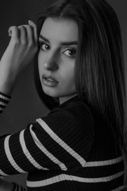 Black and white portrait of a beautiful female  - Foto, afbeelding