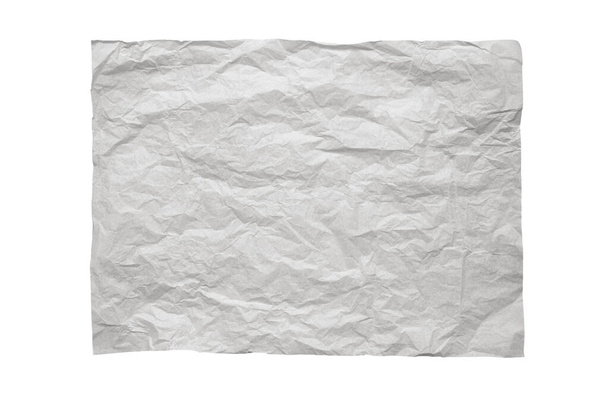 Переработанная серая упаковочная бумага смятый лист изолирован на белом. - Фото, изображение