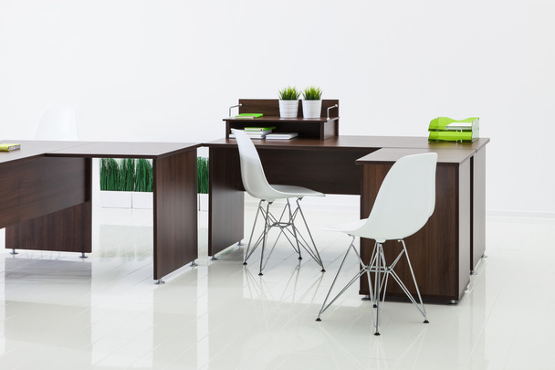 desks and chairs with reflection - Valokuva, kuva