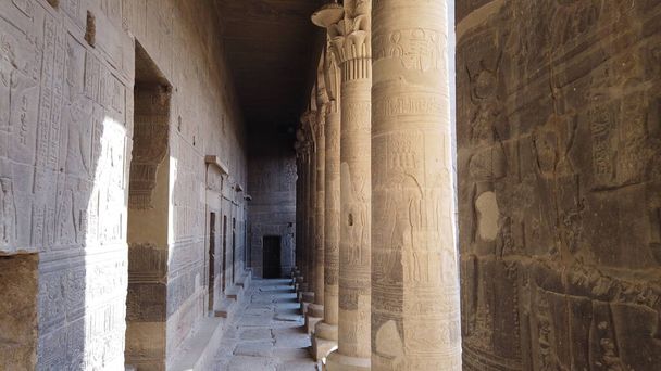 Nil adasındaki tapınak kompleksi, the Temple, Aswan, Mısır - Fotoğraf, Görsel