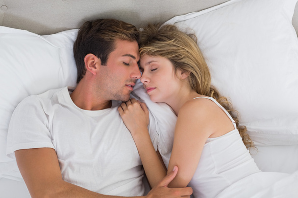 Couple sleeping together in bed - Φωτογραφία, εικόνα