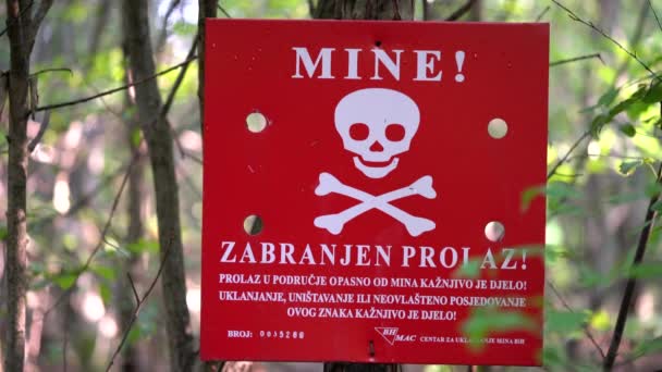 Danger, Mines terrestres, Passage dans la zone des mines est une infraction pénale - Séquence, vidéo