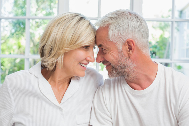 Close-up of a relaxed mature couple - Foto, imagen