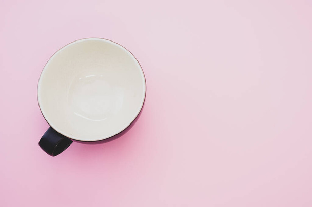 A closeup shot of a ceramic cup - Foto, afbeelding