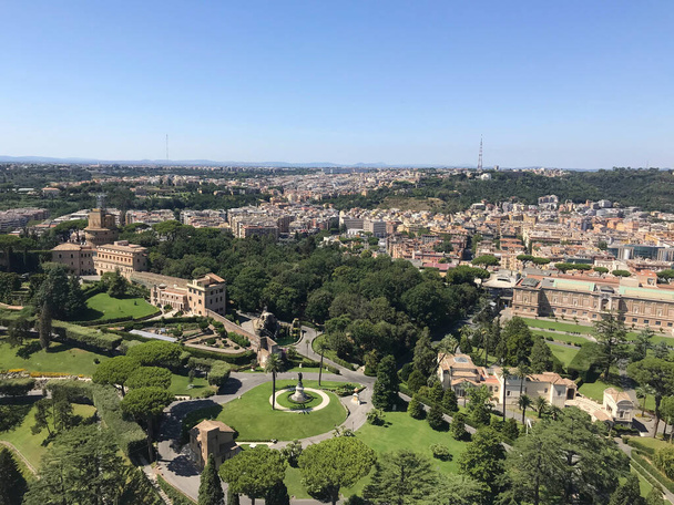 Vista aérea desde la Basílica de San Pedro en el Vaticano, Italia - Foto, imagen