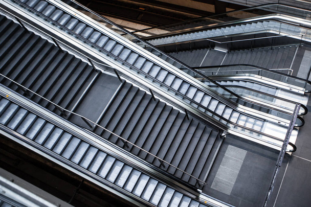 La estación central de Berlín - escaleras mecánicas - Foto, Imagen