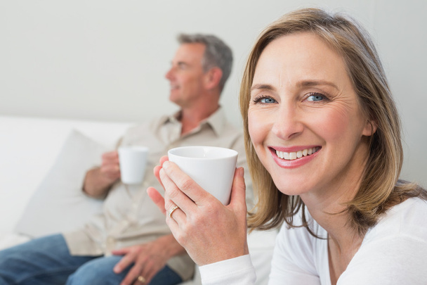 Relaxed couple with coffee cups - Foto, afbeelding