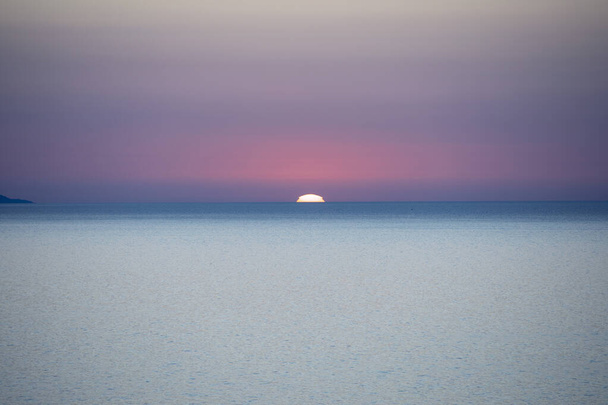 закат солнца на Эгейском море в индейке, морской пейзаж - Фото, изображение