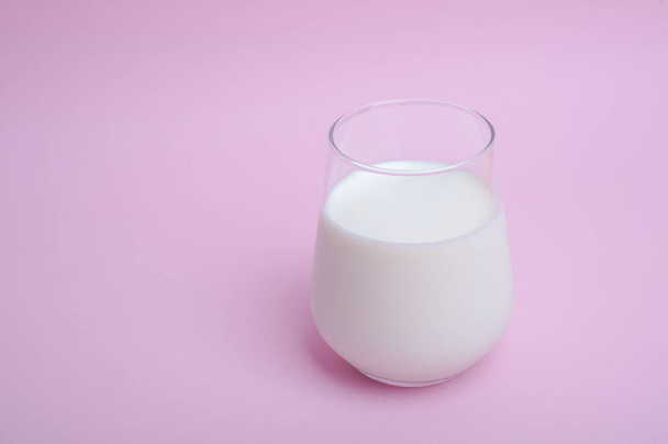  glass with milk on a pink background - Foto, Imagen