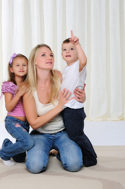 Young mother, her daughter and son - Foto, Bild