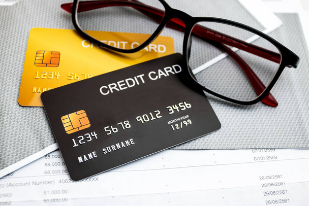 Concepto de finanzas, banca y tarjetas de crédito, para uso en asuntos financieros. - Foto, Imagen