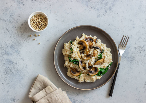 Risotto with mushrooms and spinach. Healthy food. Vegetarian food - Fotografie, Obrázek